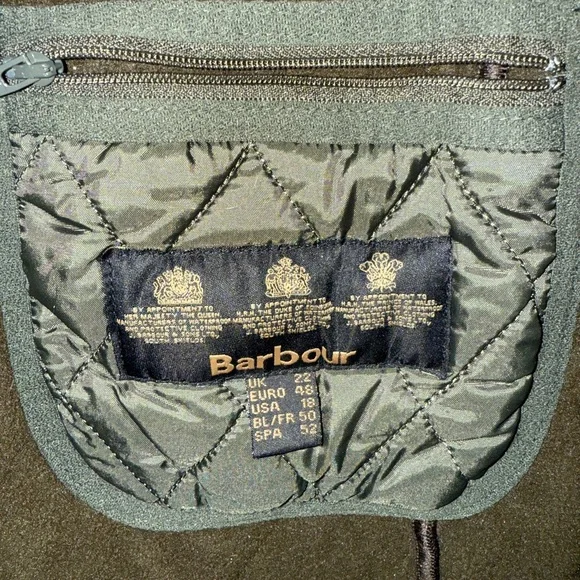 Barbour Quilted V-Neck Gilet - Picture 4 of 6